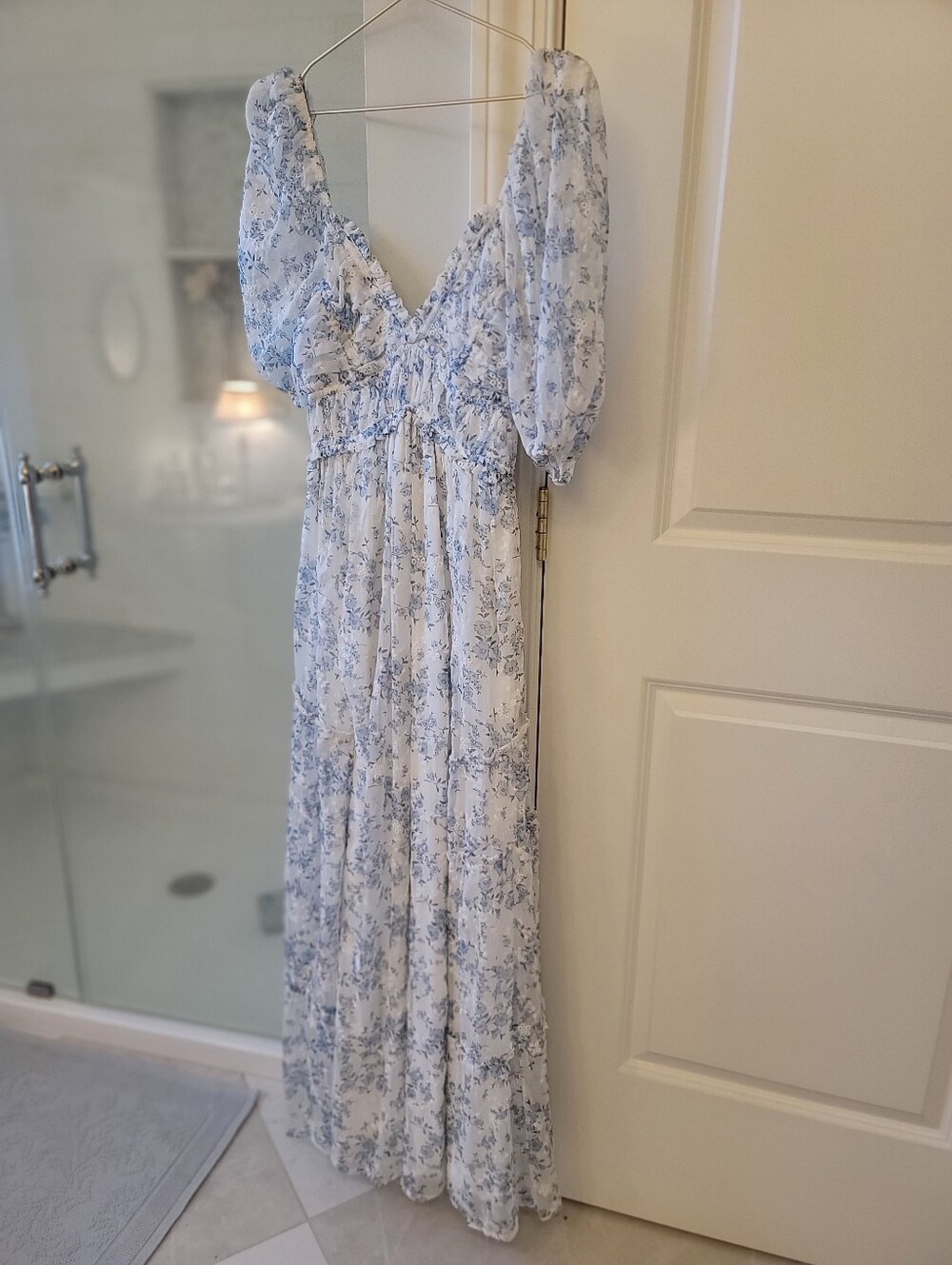 Storia Blue and White Floral Puff-Sleeve Maxi Dress Family Maternity Photos S